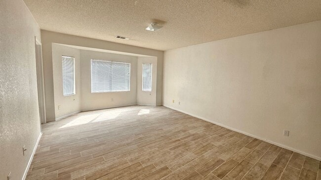 Photo - Spacious 3-Bed, 2-Bath Home with Natural Gas in California City – Convenient & Cozy!