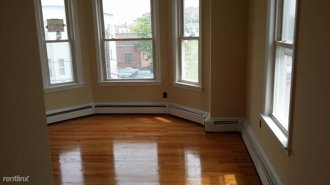 Photo - 18 Rossmore St