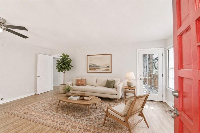 Photo - 1008 Milam Pl