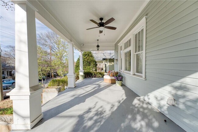 Photo - 85 Waddell St NE