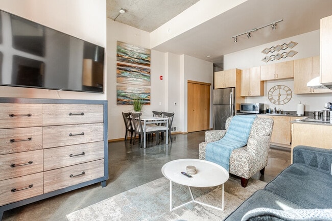 Building Photo - 2602 16th Ave S