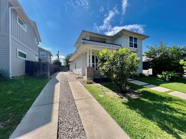 Building Photo - 4705 Rosedale Ave