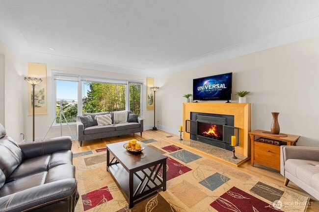 Photo - 33 N Bay Ln