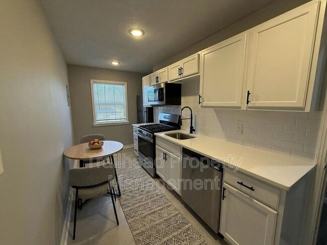 Photo - 300 E Gregory Blvd