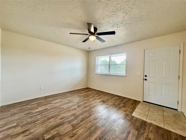 Building Photo - 411 E 3rd St