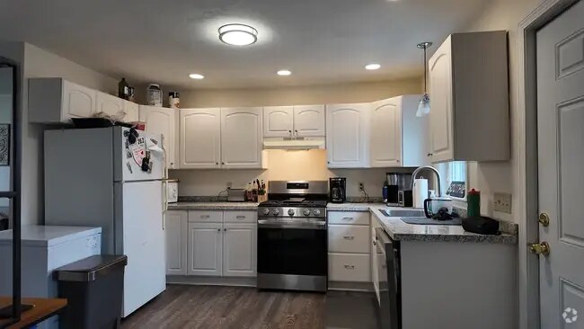 Building Photo - 112 W 7th St Unit 2 Rental