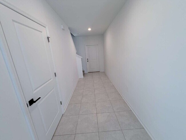 Photo - Available for Rent 5 spacious bedrooms and 2.5 bathrooms