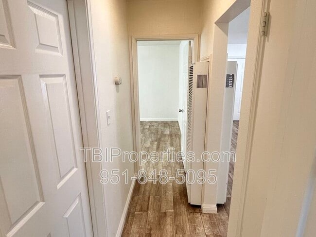 Photo - 7773 Philbin Ave Unidad 7773