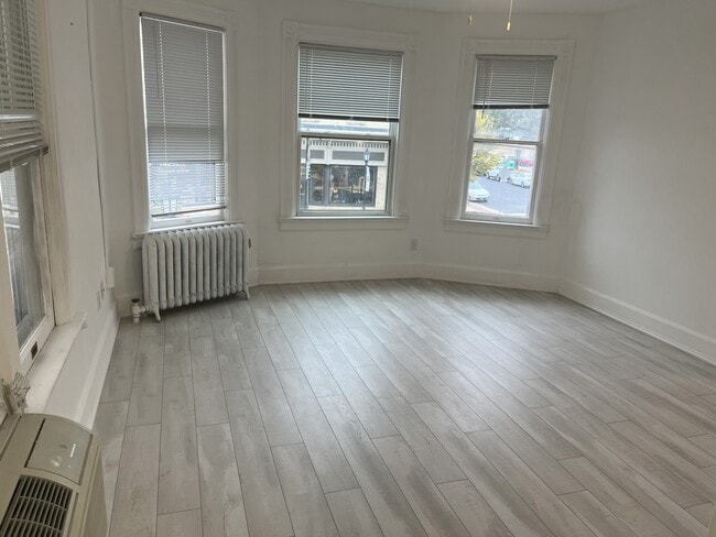 Photo - 1830 Parmenter St