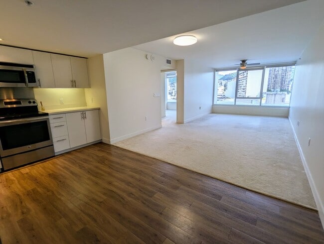 Photo - Symphony 2 Bed, 2 Bath, 1 Parking, Mountain views in Kakaako Unit 811