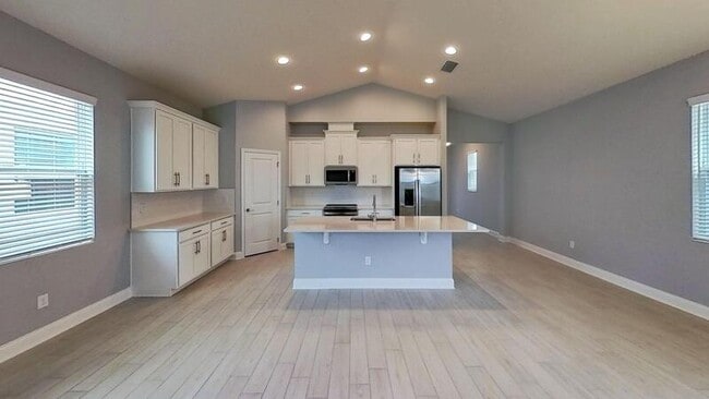 Photo - 640 Becklow St