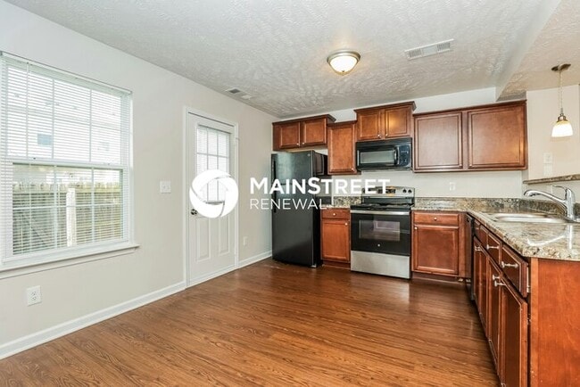 Photo - 3 Bedroom Pet-Friendly Home in La Vergne, TN with Main Street Renewal