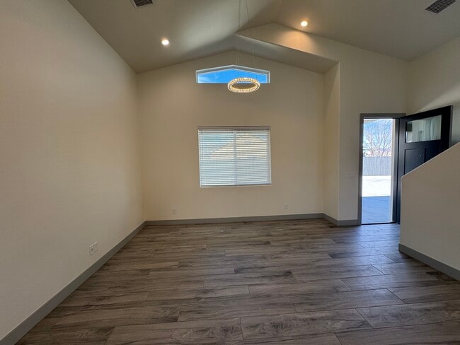 Living Room - 3112 N Navajo Dr