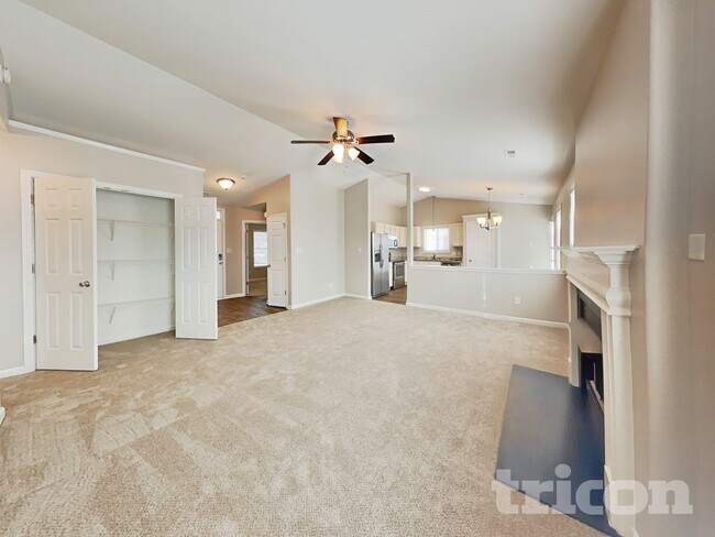 Photo - 4991 Astonshire Ln