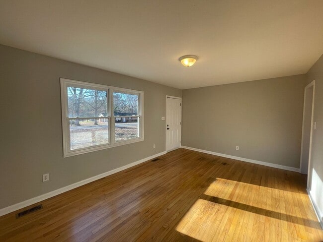 Photo - 3 bedroom 1 bath brick ranch home-Pet Friendly! Large lawn! Freshly Painted!