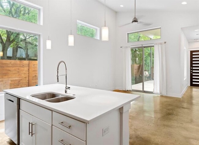 Photo - 1609 J J Seabrook Dr