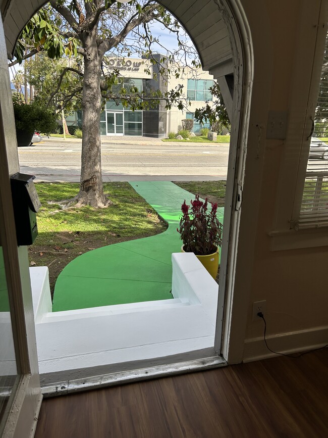 Building Photo - 515 N Garfield Ave