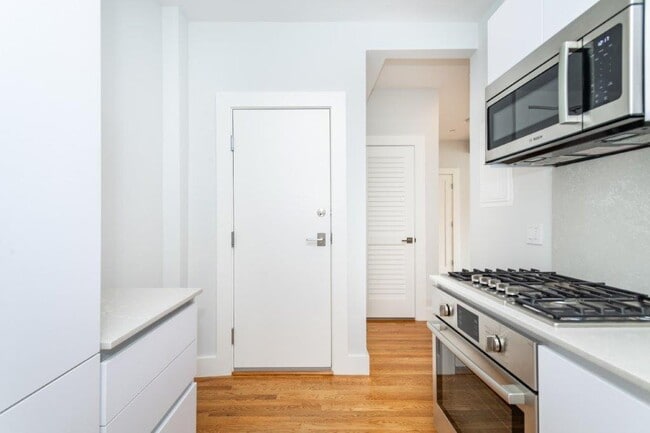 Building Photo - 15 Forest St Unit 3