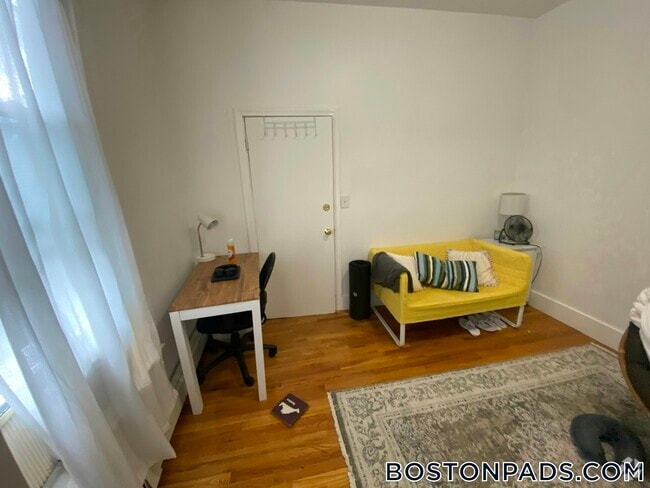 Building Photo - 46 Florence St Rental