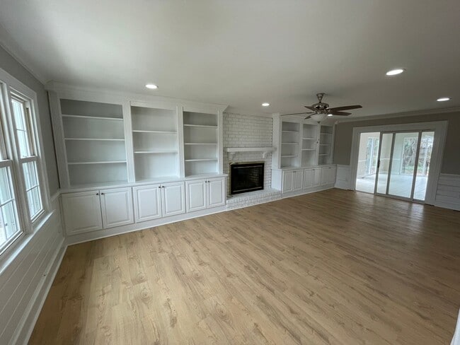 Photo - 606 Poe St SW