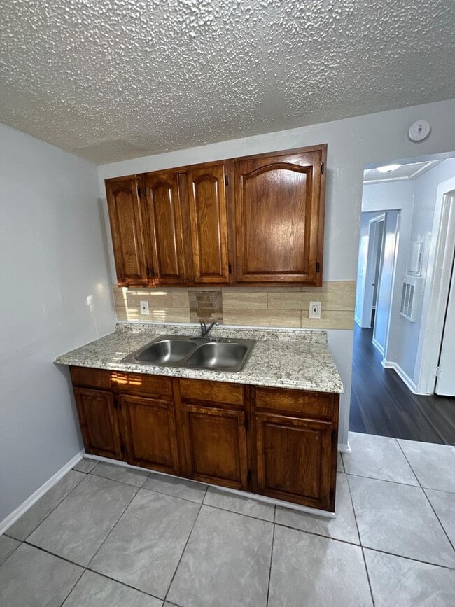 Building Photo - 1528 Mt Herman St Unit A