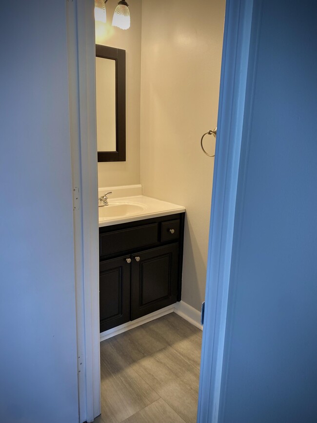 Photo - 5003 Edwards Rd