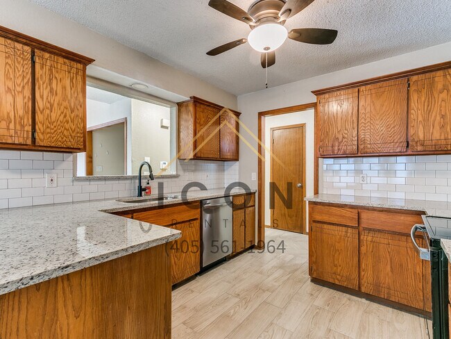 Photo - 8804 NW 92nd St