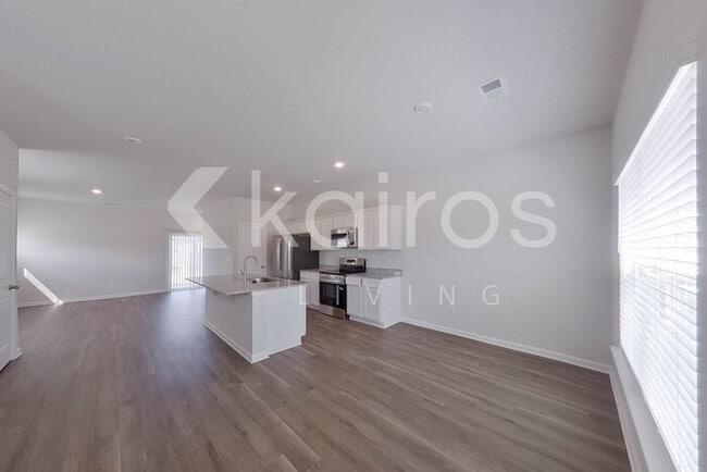 Photo - 2401 Banyan Cir