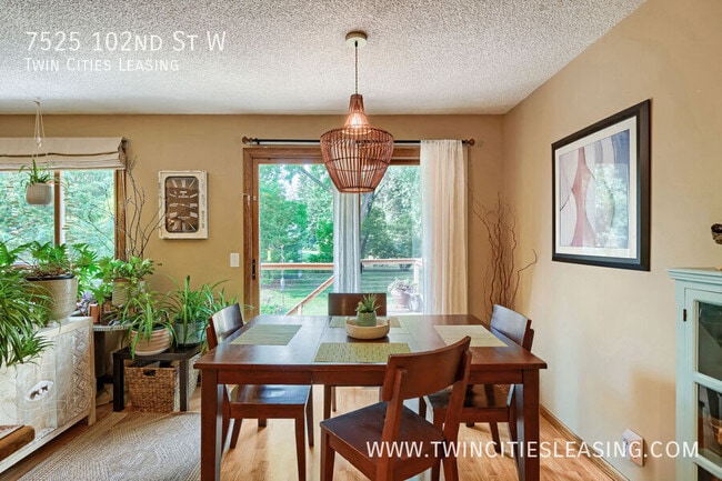 Photo - 7525 W 102nd St