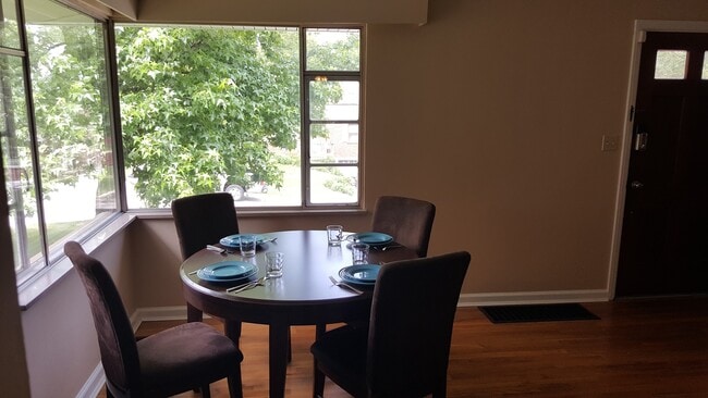 Photo - 31 E Lakeside Ave