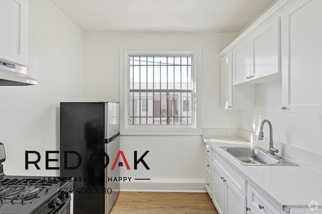 Building Photo - 245 N Kenmore Ave Rental