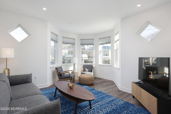 Building Photo - 6 West End Ct Unit 211