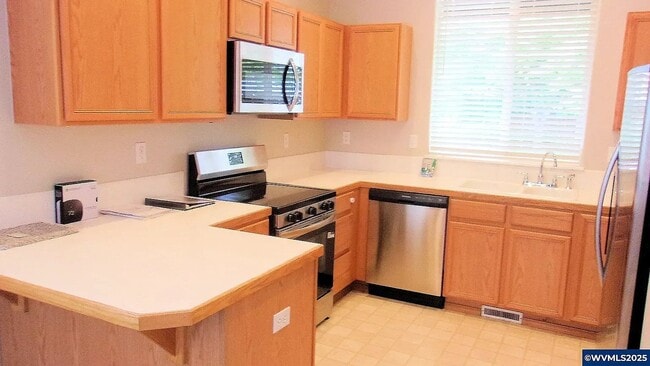 Photo - 1146 Elm St NW