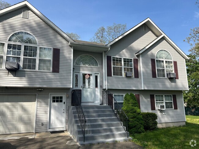 Building Photo - 1 Woodmere Pl Rental