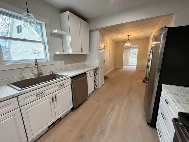Building Photo - 767 2nd Ave Rental