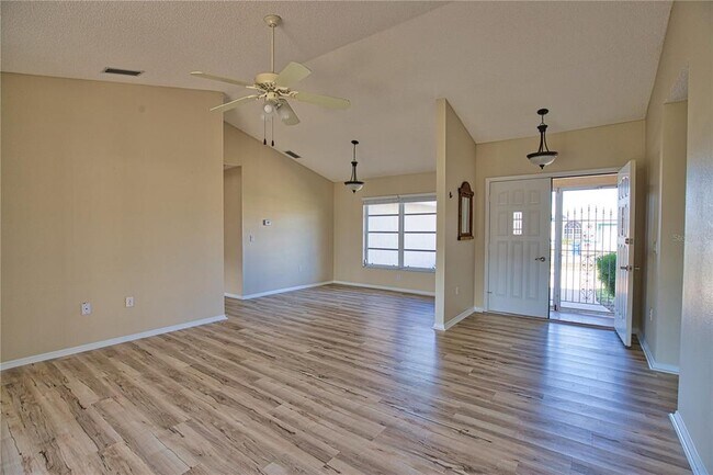 Photo - 5847 Buchanan Rd