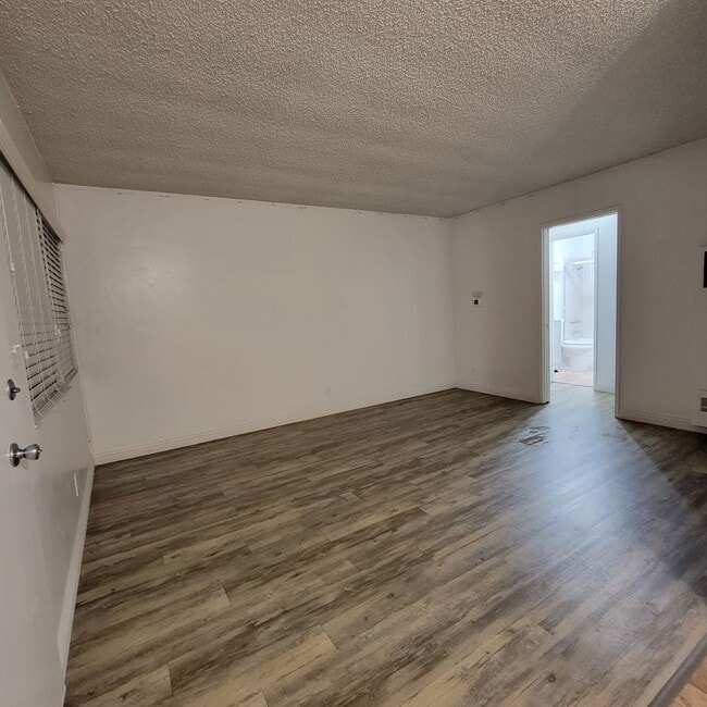 Building Photo - Spacious Beautiful North Park 1 Bed / 1 Bath with Pool