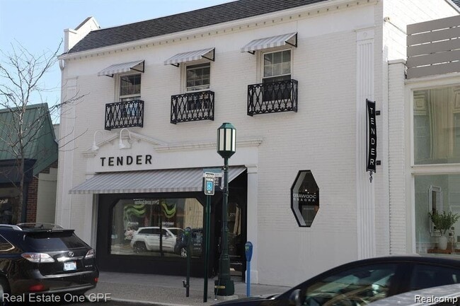 Building Photo - 271 W Maple Rd Unit 4