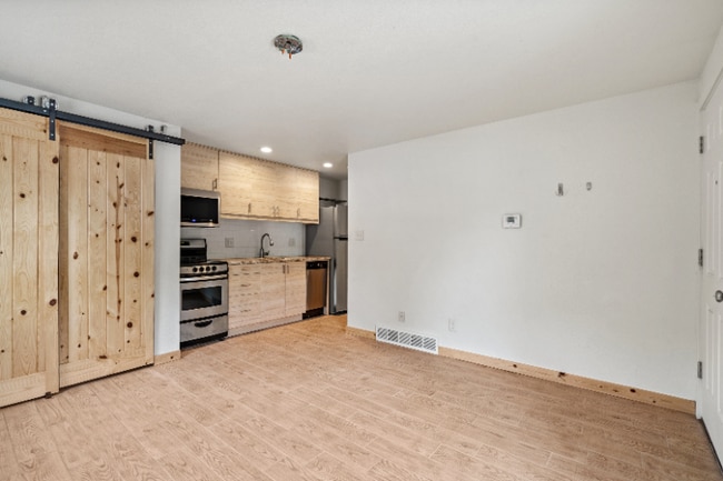 Photo - 514 E 1st St