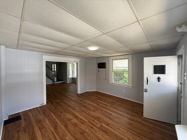 Building Photo - 154 Willow St