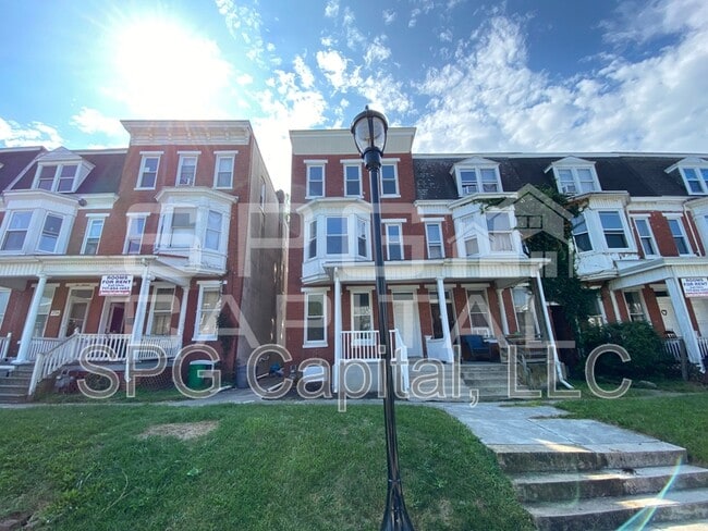 Building Photo - 220 W Jackson St