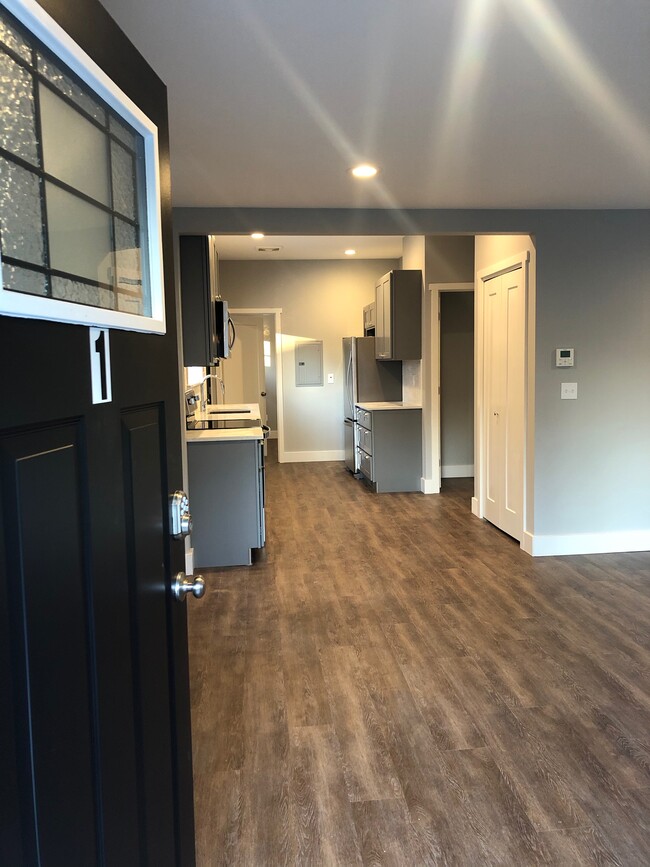 Building Photo - 411 N L St Unit Apt 1