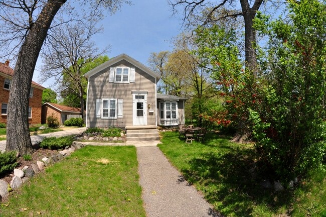 Building Photo - 431 LYON St NE