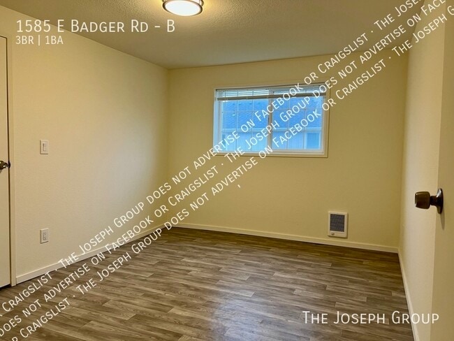 Photo - 1585 E Badger Rd Unidad B