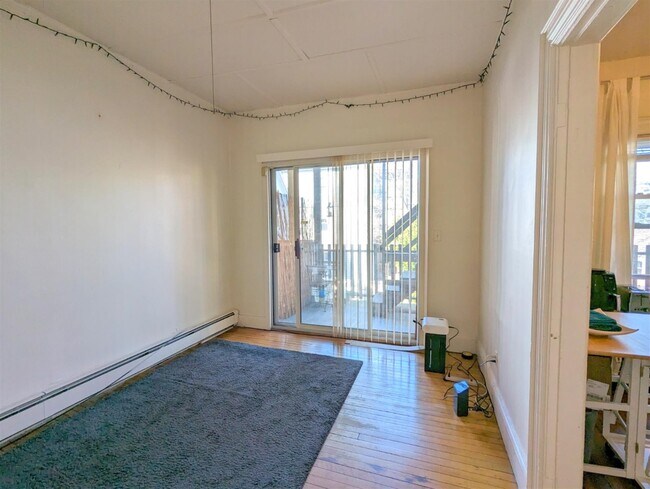 Building Photo - 8 Evergreen Sq Unit 2