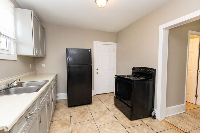 Photo - 457 Roanoke Ave