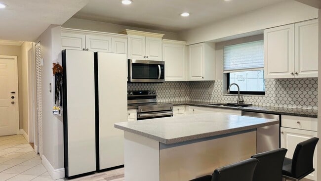 Building Photo - 9521 Boca Cove Cir Unit 505