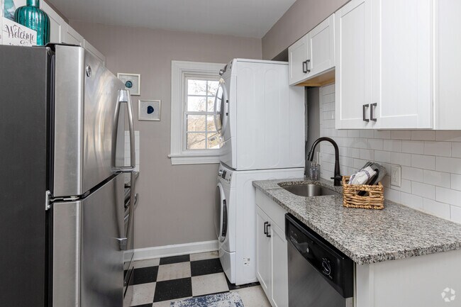 Interior Photo - Avenue Willows 2 bed-1 bath with W/D inclu... Rental