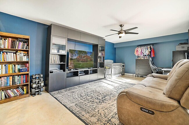 Photo - 2876 Waterford Dr S