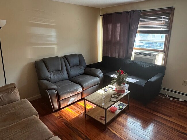 Photo - 106 W 8th St